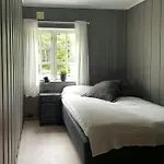 Modern With River Frontage Near Opphus בית נופש *