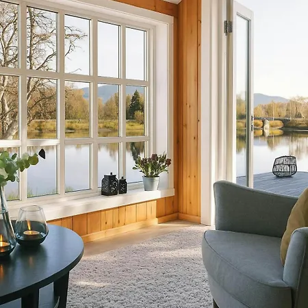 Modern With River Frontage Near Opphus Feriehus *