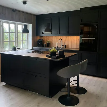 Modern With River Frontage Near Opphus Feriehus *