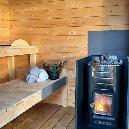 Modern With River Frontage Near Opphus Feriehus *
