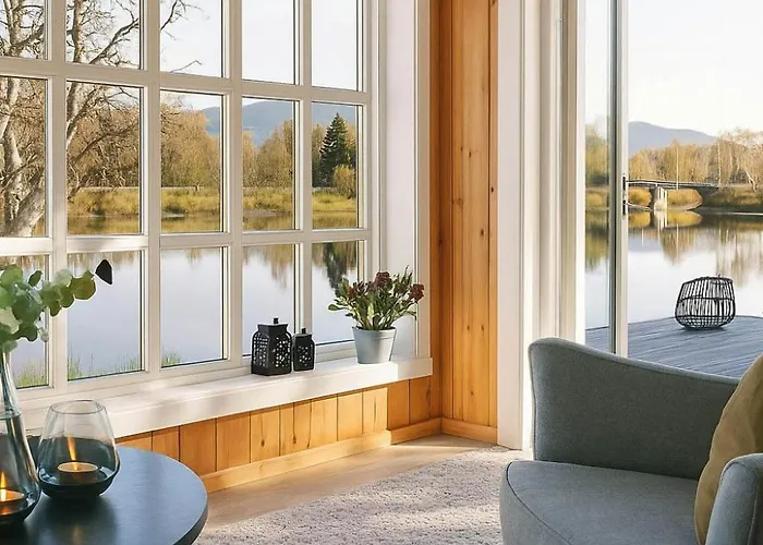 Modern With River Frontage Near Opphus בית נופש *