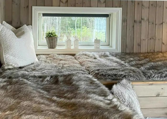 Modern With River Frontage Near Opphus בית נופש Rena