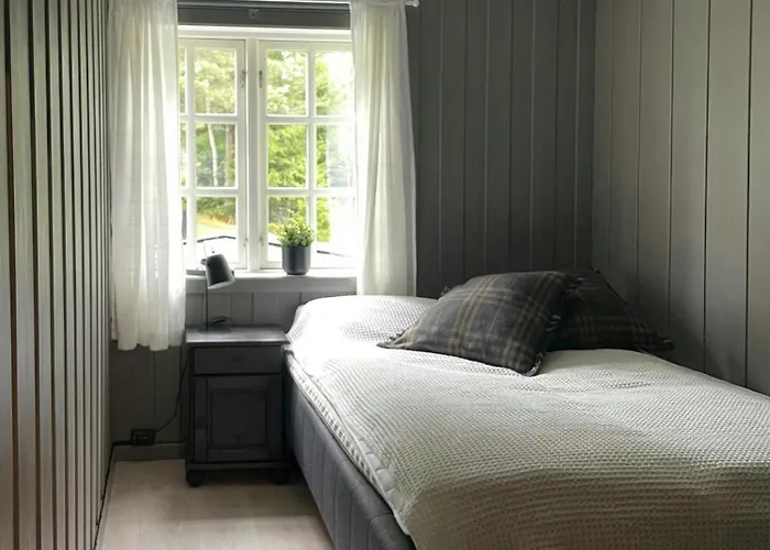 Modern With River Frontage Near Opphus בית נופש *