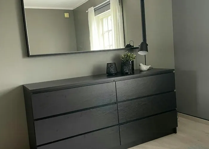 Modern With River Frontage Near Opphus בית נופש