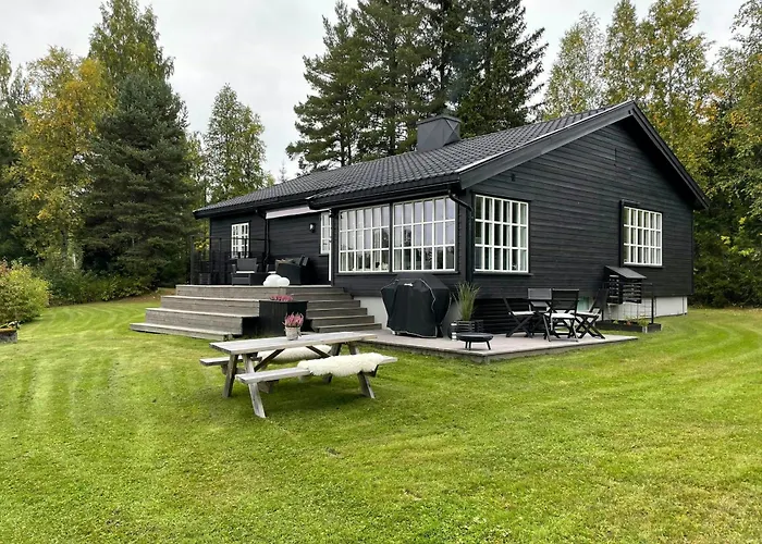Holiday home Modern With River Frontage Near Opphus Rena
