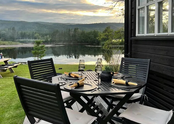 Modern With River Frontage Near Opphus בית נופש *