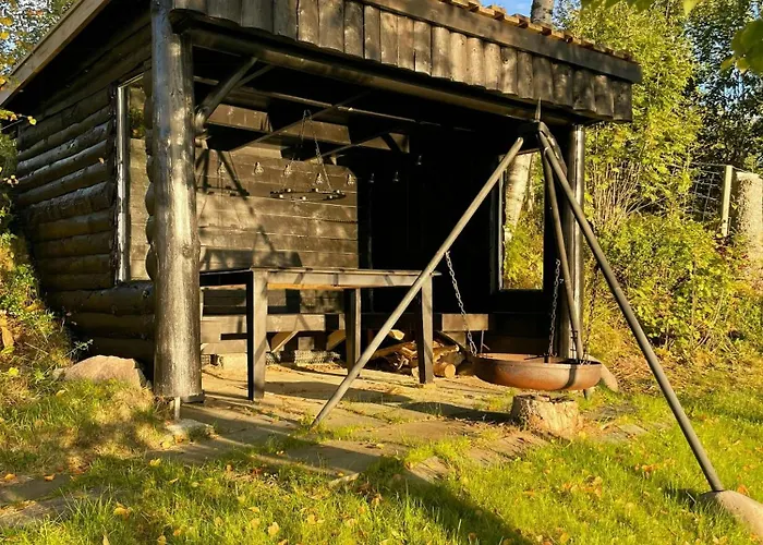 Modern With River Frontage Near Opphus בית נופש